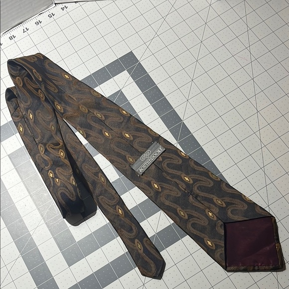 Elegant Brown Patterned Tie - Picture 4 of 7